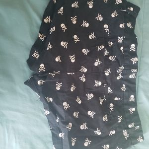 Skull short shorts